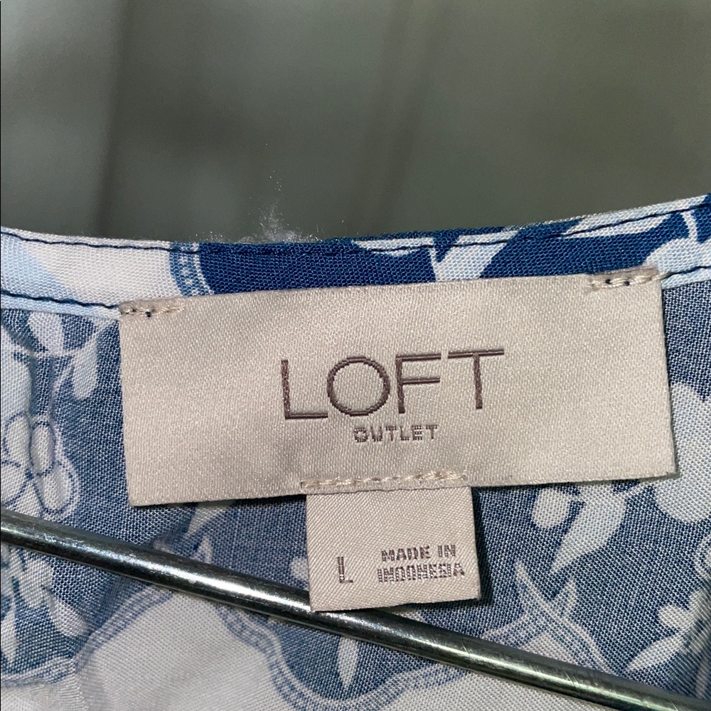 LOFT Blue Floral Jumpsuit with Elastic waist and side pockets. Size Large - Picture 6 of 11
